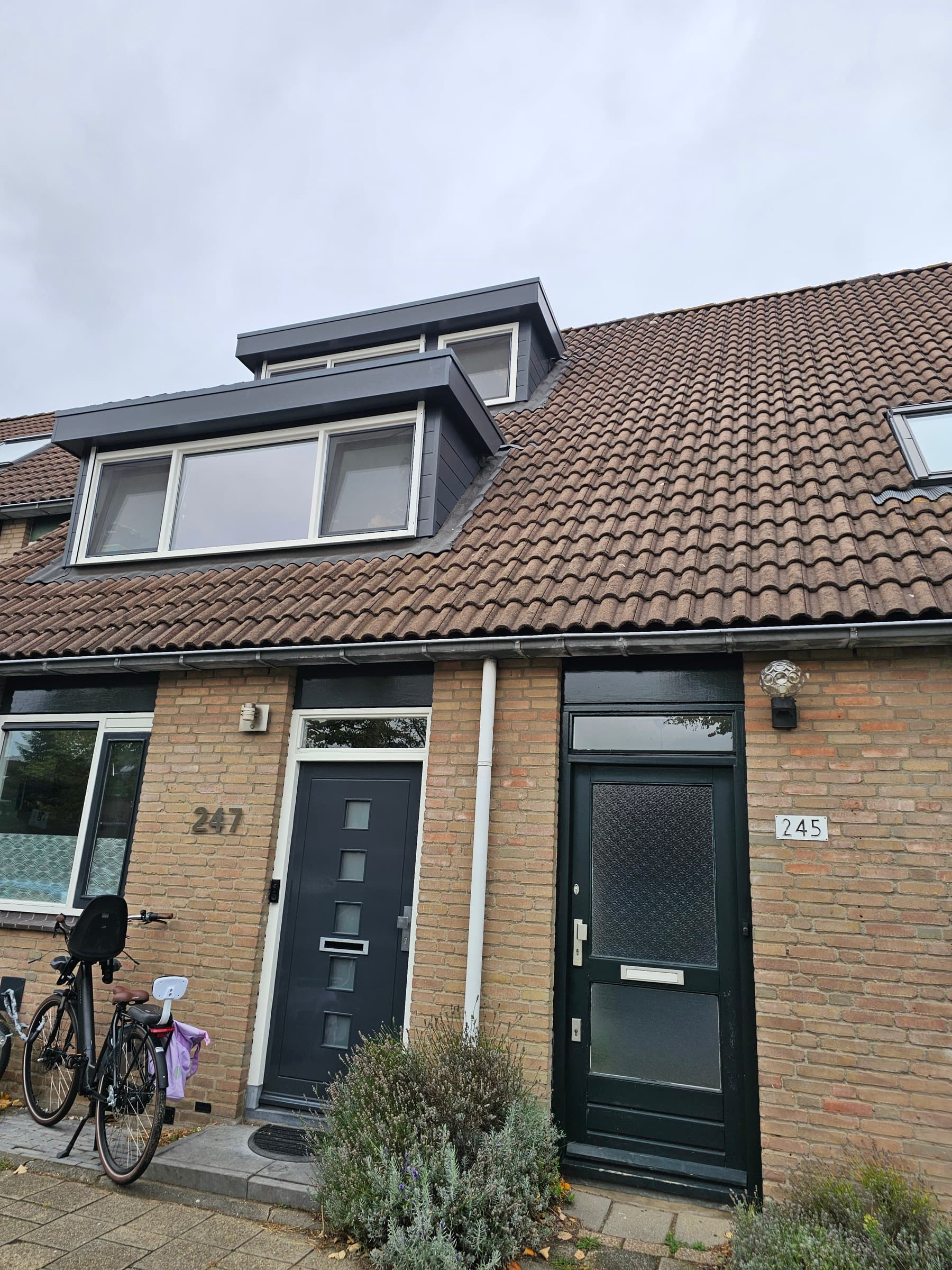 Afgeronde dakkapel bij daglicht
